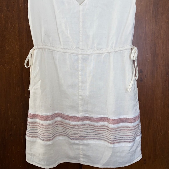 Universal Threads Dress - Picture 2 of 4